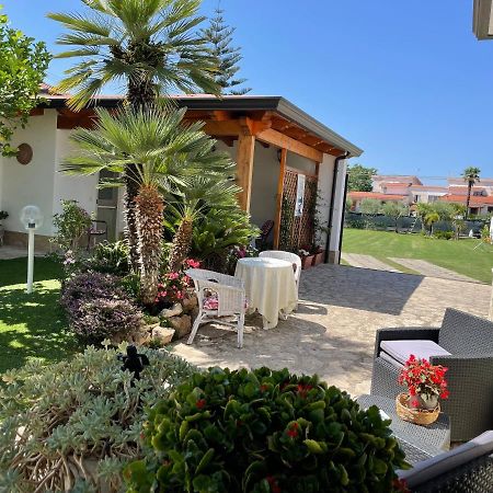 Villa Cecilia Bed And Breakfast Cellole Екстериор снимка